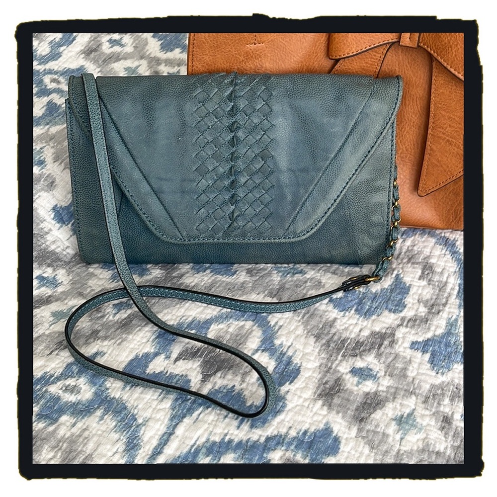 💕Beautiful Vintage Blue Leather Envelope Bag💕